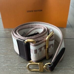 LOUIS VUITTON
Jacquard Speedy Bandouliere 20
Shoulder Strap Beige Brown